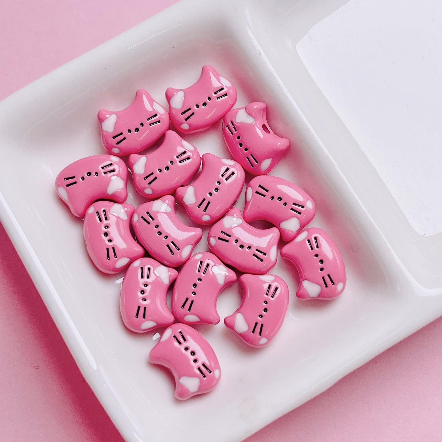 Cream Alloy Cat Head Beads, Vertical Hole Loose Beads for DIY Phone Charms, Necklaces, Pendants & Jewelry Making Supplies